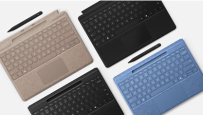 Ein Surface Pro, Pro Signature, und Pro Flex keyboards mit Slim Pen.