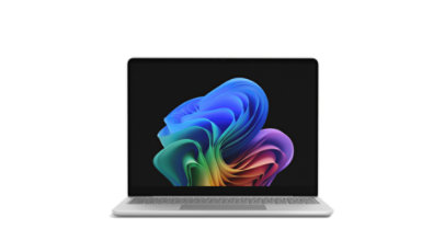 Un Surface Laptop  pour les entreprises Copilot+ pc en platine.