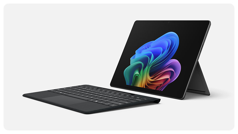 Un clavier Surface Pro Flex pour les entreprises détaché, associé à une Surface Pro pour les entreprises.